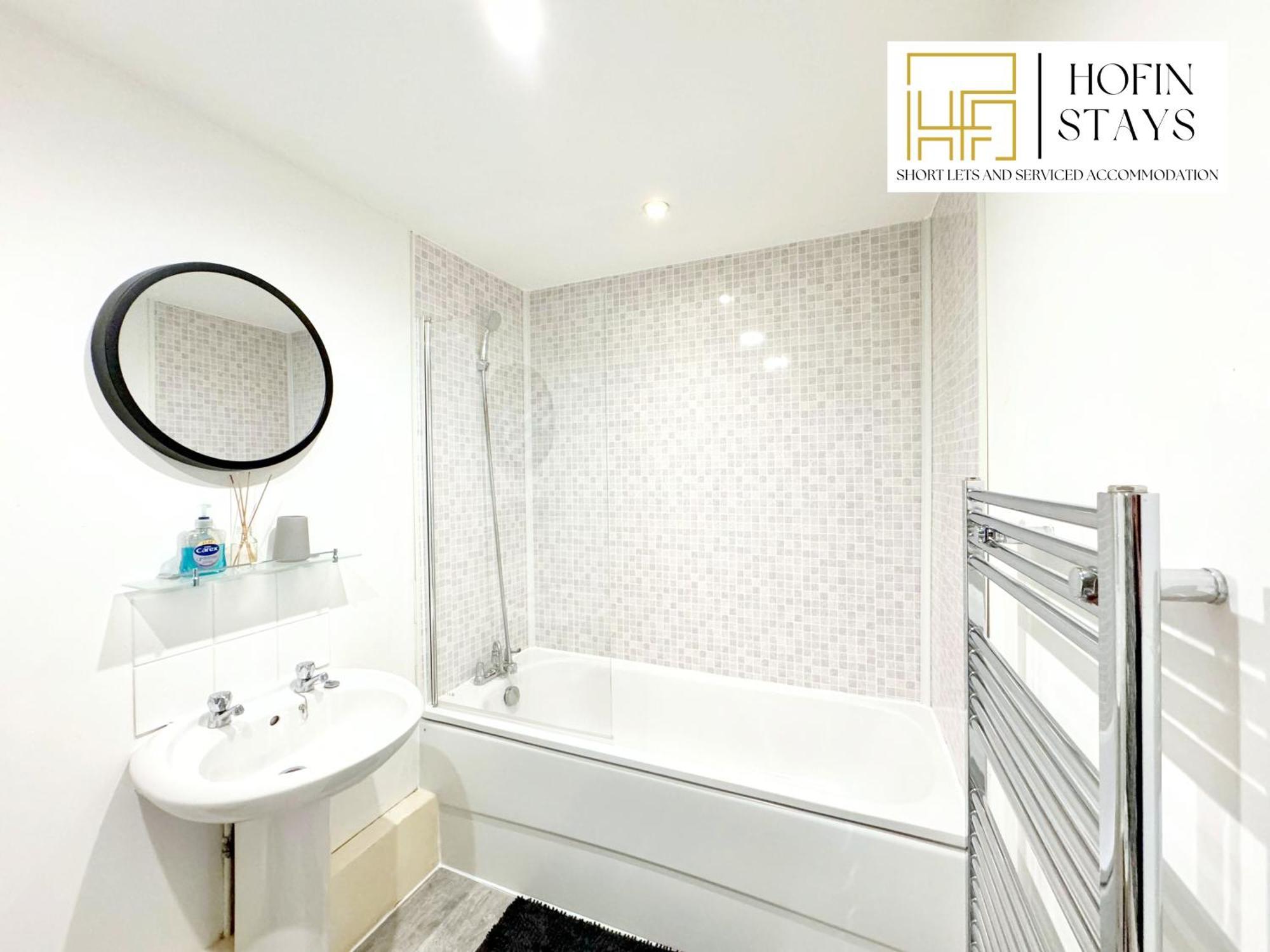 Last-minute Escape L Premium On 2 Double Bed For 6 Guests L Deals L Hofin Short Lets & Serviced Londra